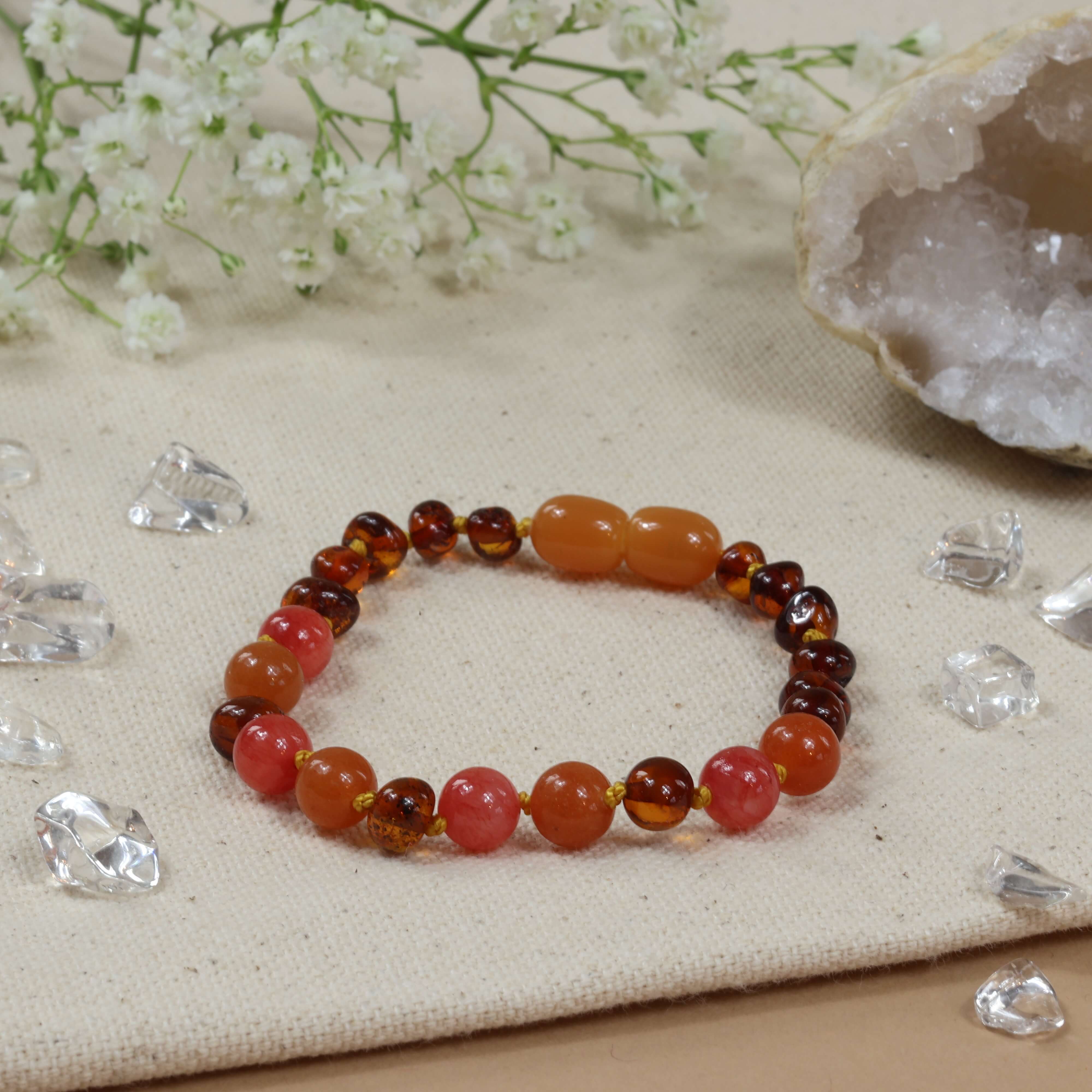 Baby Natura Barnsteen armband baby/peuter cognac - Aventurijn koraal Baby Natura Barnsteen armband baby/peuter cognac - Aventurijn koraal
